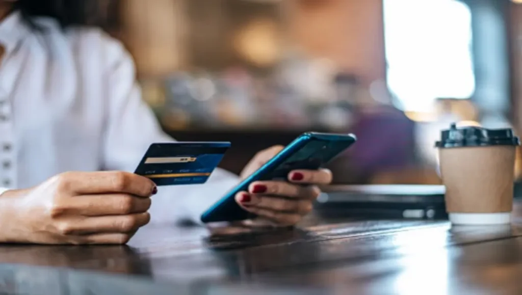 The Digital Banking: A Simple Guide for success in 2025